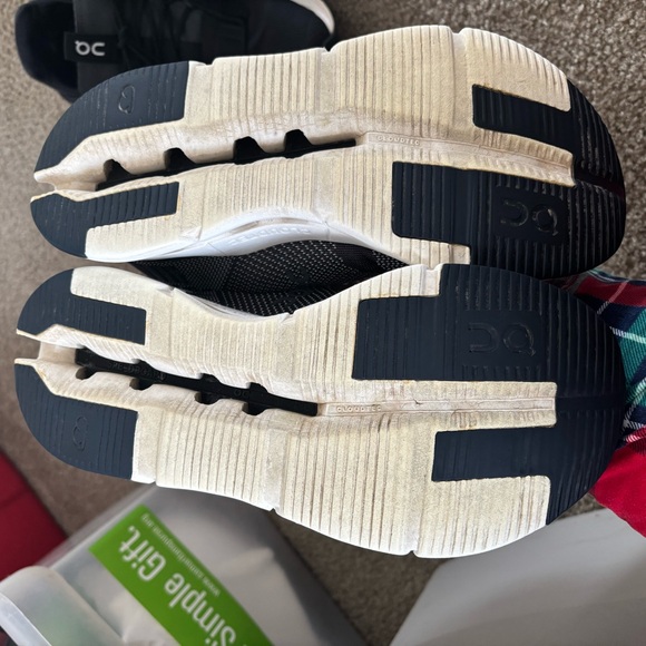 2 pairs of On Cloud Cloud Novas - Picture 12 of 12